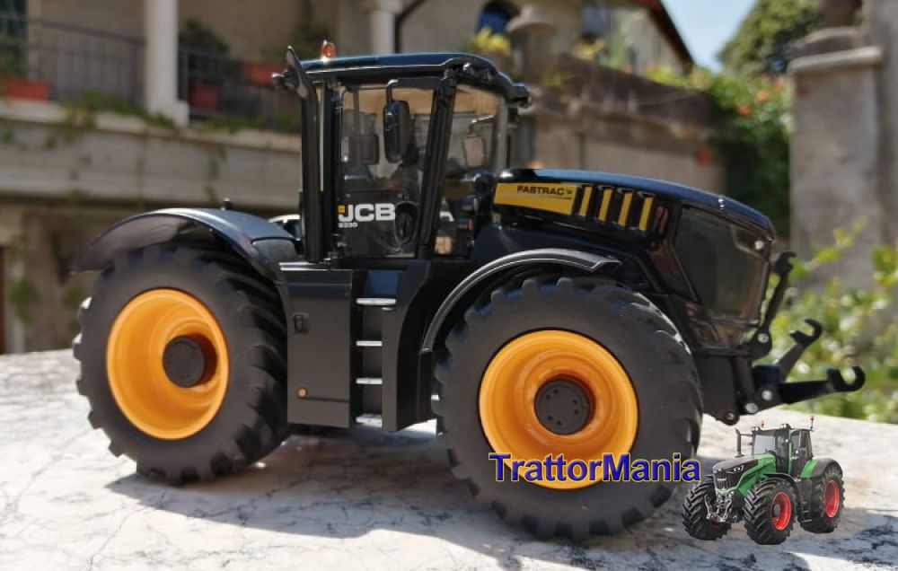 JCB Fastrac 8330 nero