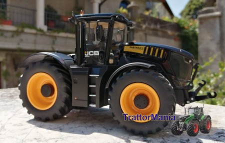 JCB Fastrac 8330 nero