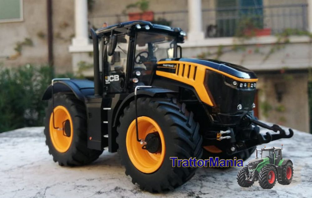 JCB Fastrac 8330 precision black yellow 