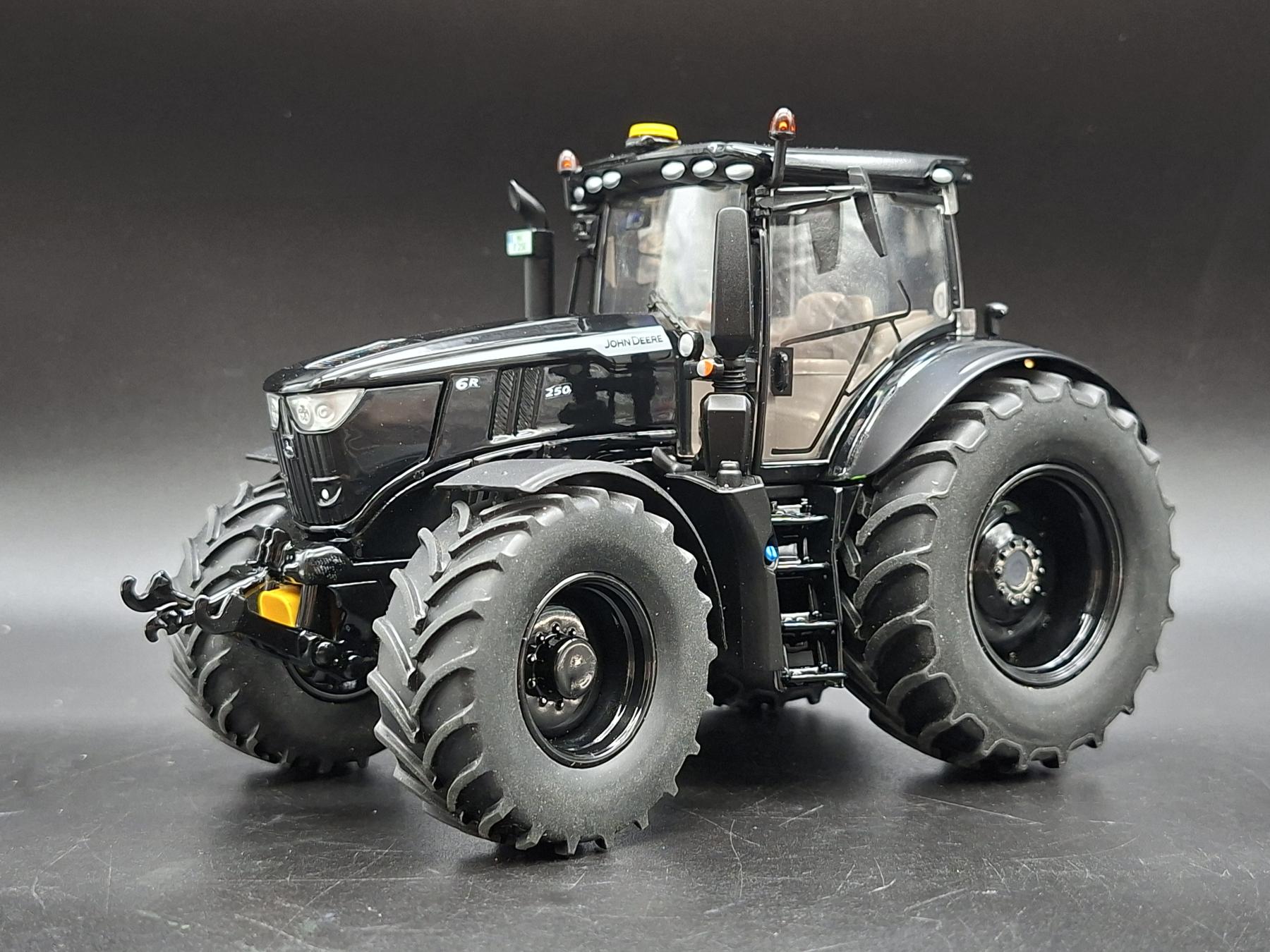 JOHN DEERE 6R ALL BLACK LUCIDO