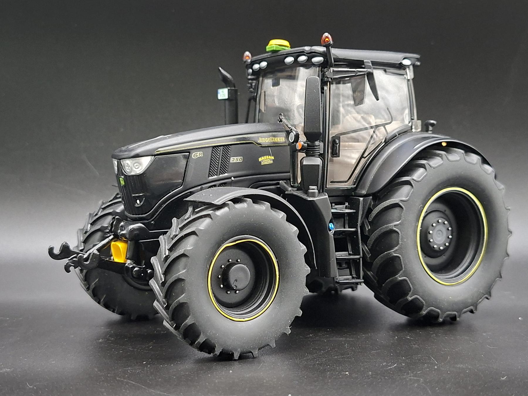 JOHN DEERE 6R ALL BLACK OPACO