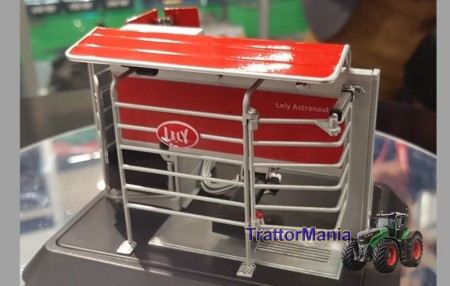 ROBOT MUNGITURA LELY ASTRONAUT