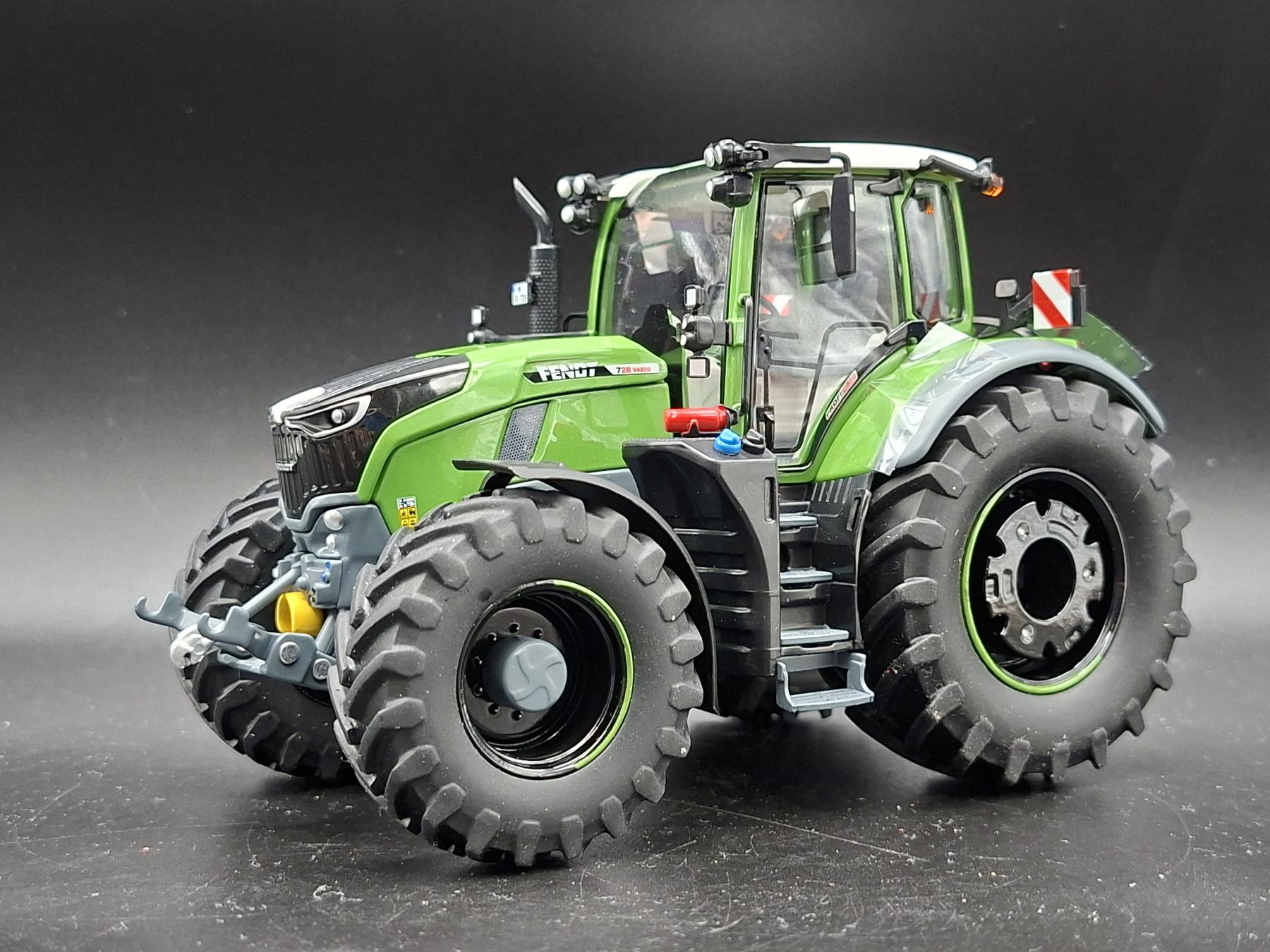 FENDT 728 BLACK LINE