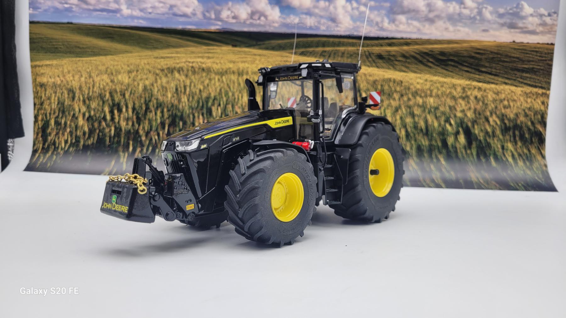 JOHN DEERE 8R BLACK MAGGIORATO