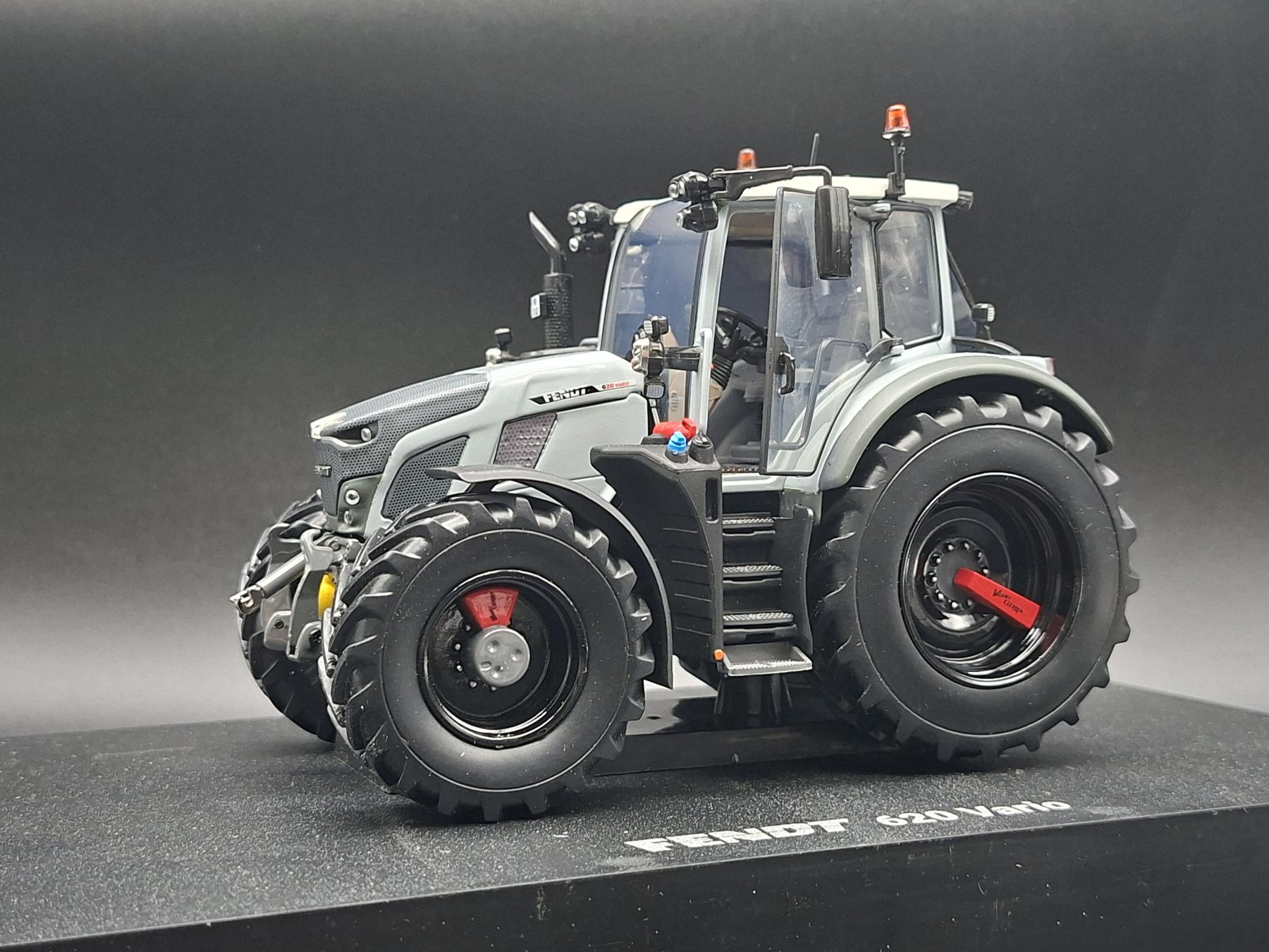 FENDT 620 GREY RED LINE