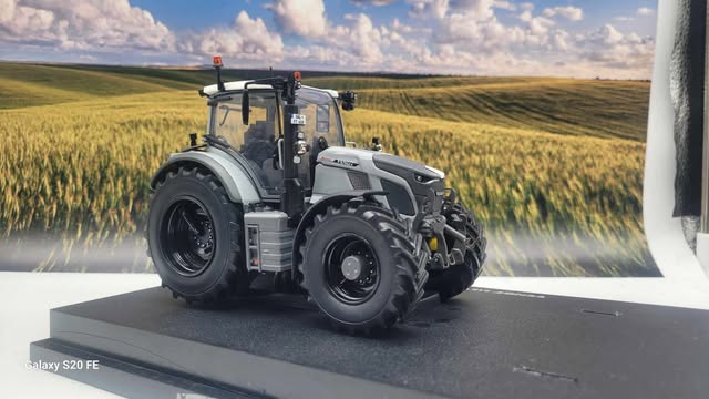 FENDT 620 VARIO GREY BLACK LINE