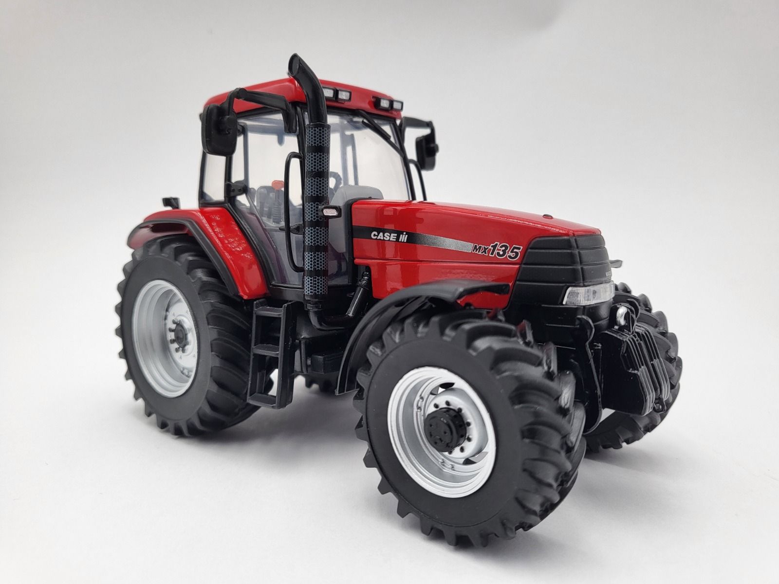 CASE IH MX 135 (2001-2002 LOGO CURVO)