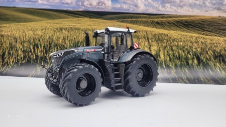 FENDT 1050 VARIO GREY-BLACK LINE