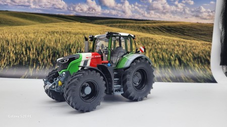 FENDT 728 ITALIAN BLACK-LINE 