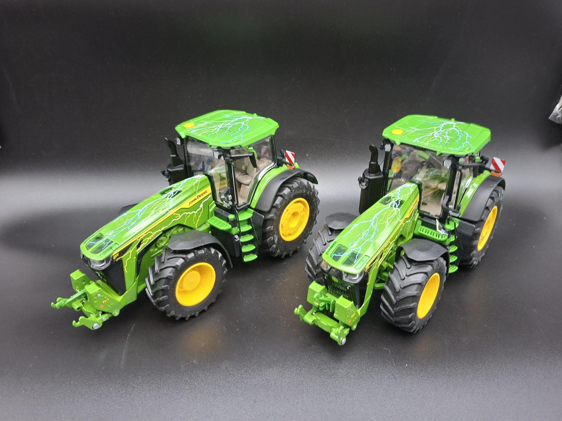 JOHN DEERE 8R THUNDERS