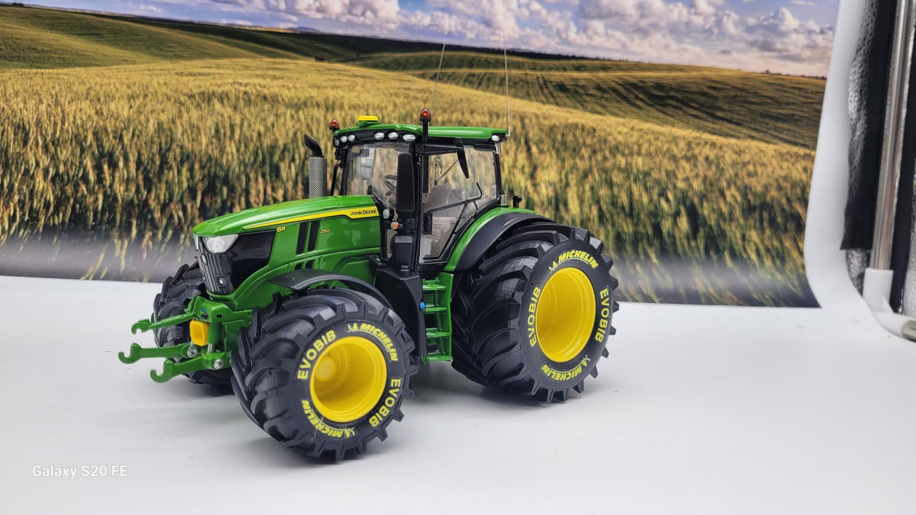 JOHN DEERE 6R 250 BIG TYRES 3D