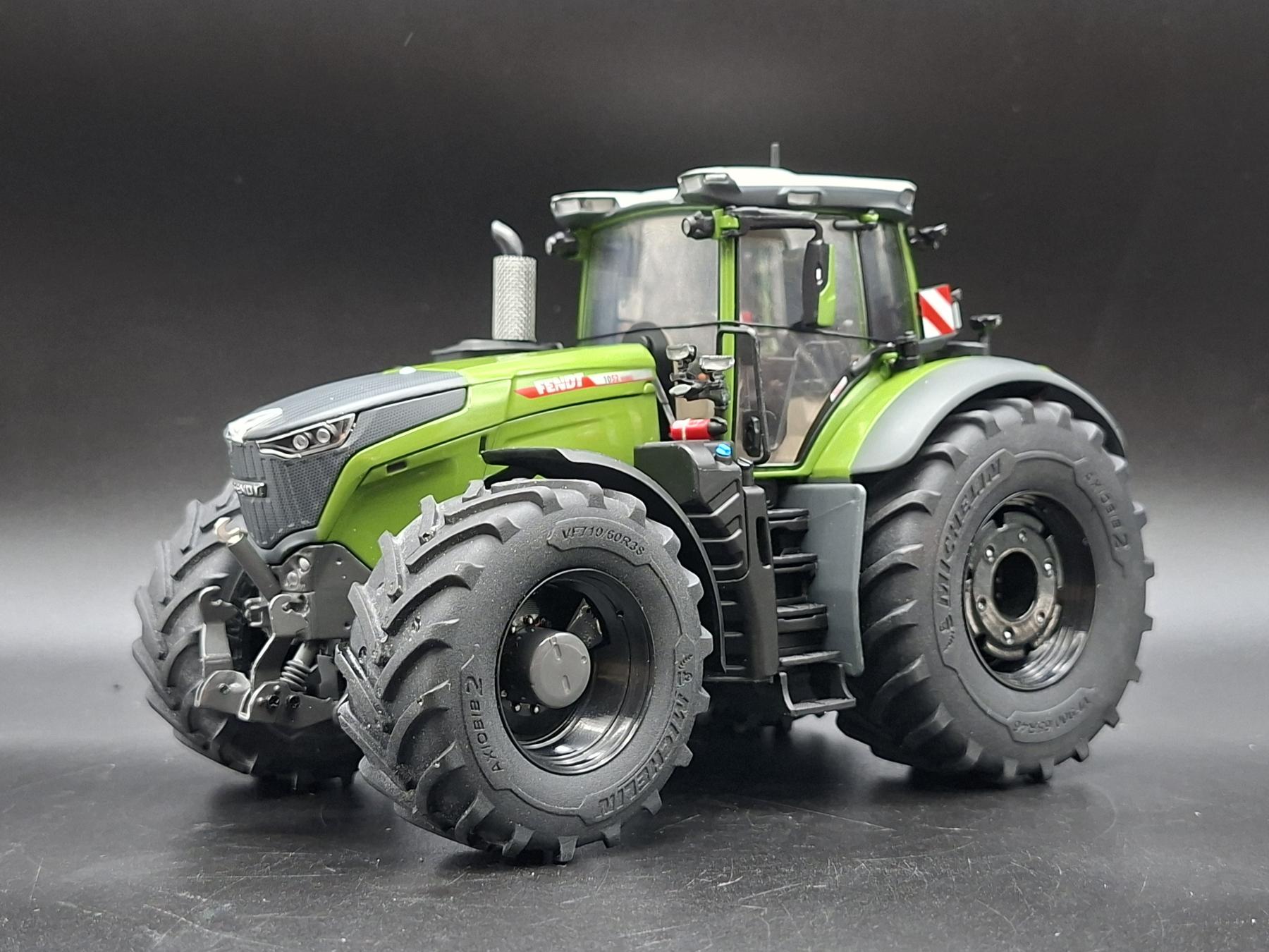 FENDT 1052 VARIO MAGGIORATO BLACK LINE