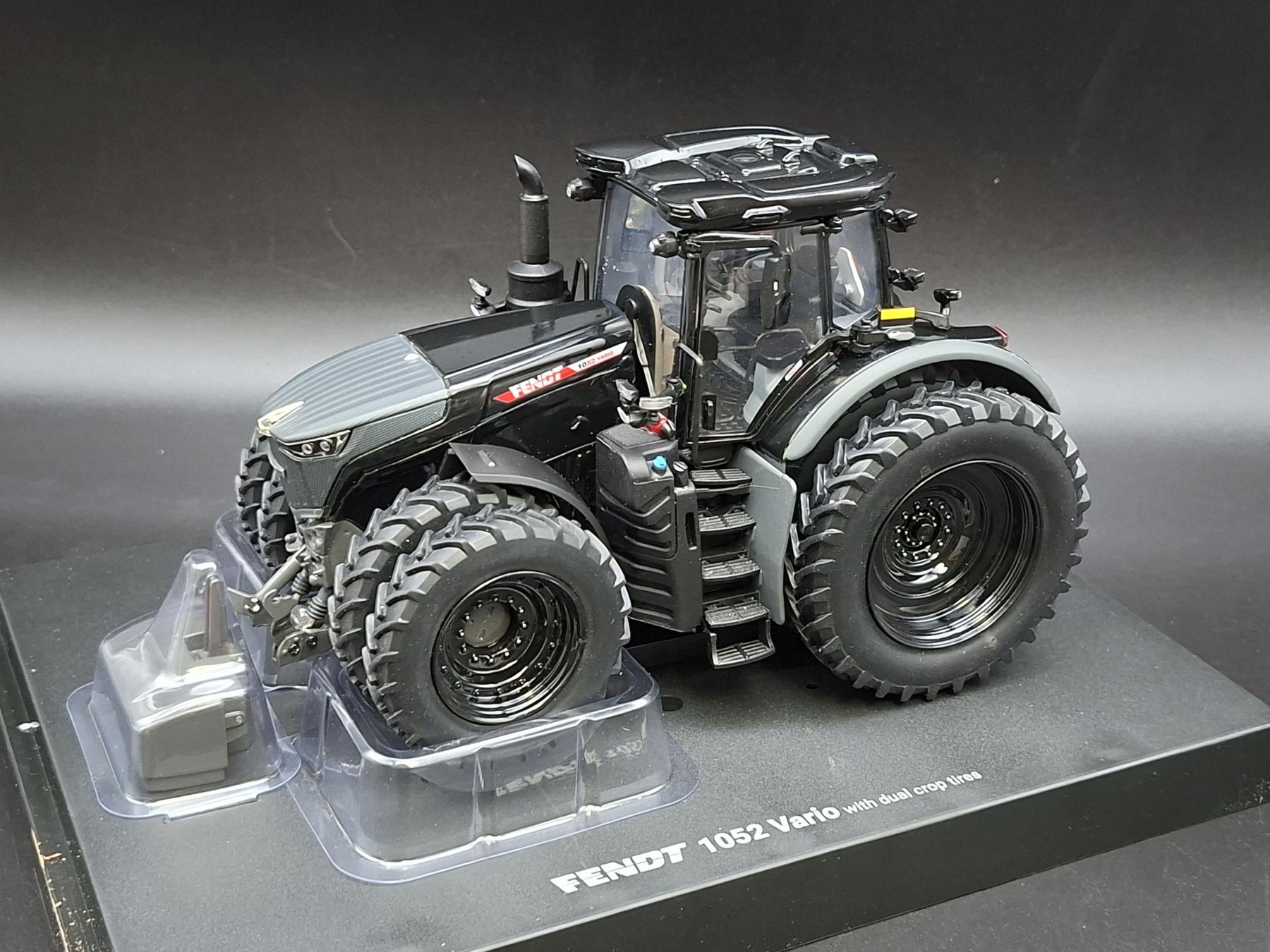 FENDT 1052 VARIO ALL BLACK