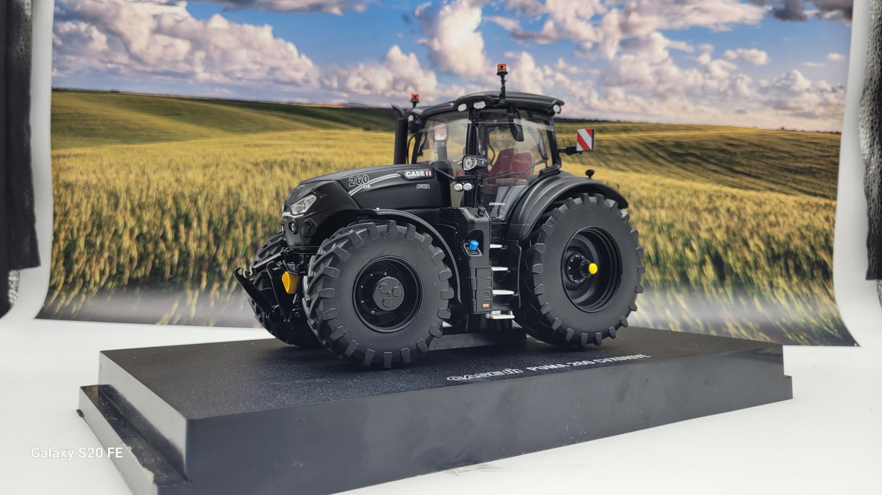 CASE IH PUMA 260 BLACK MATT (OPACO)