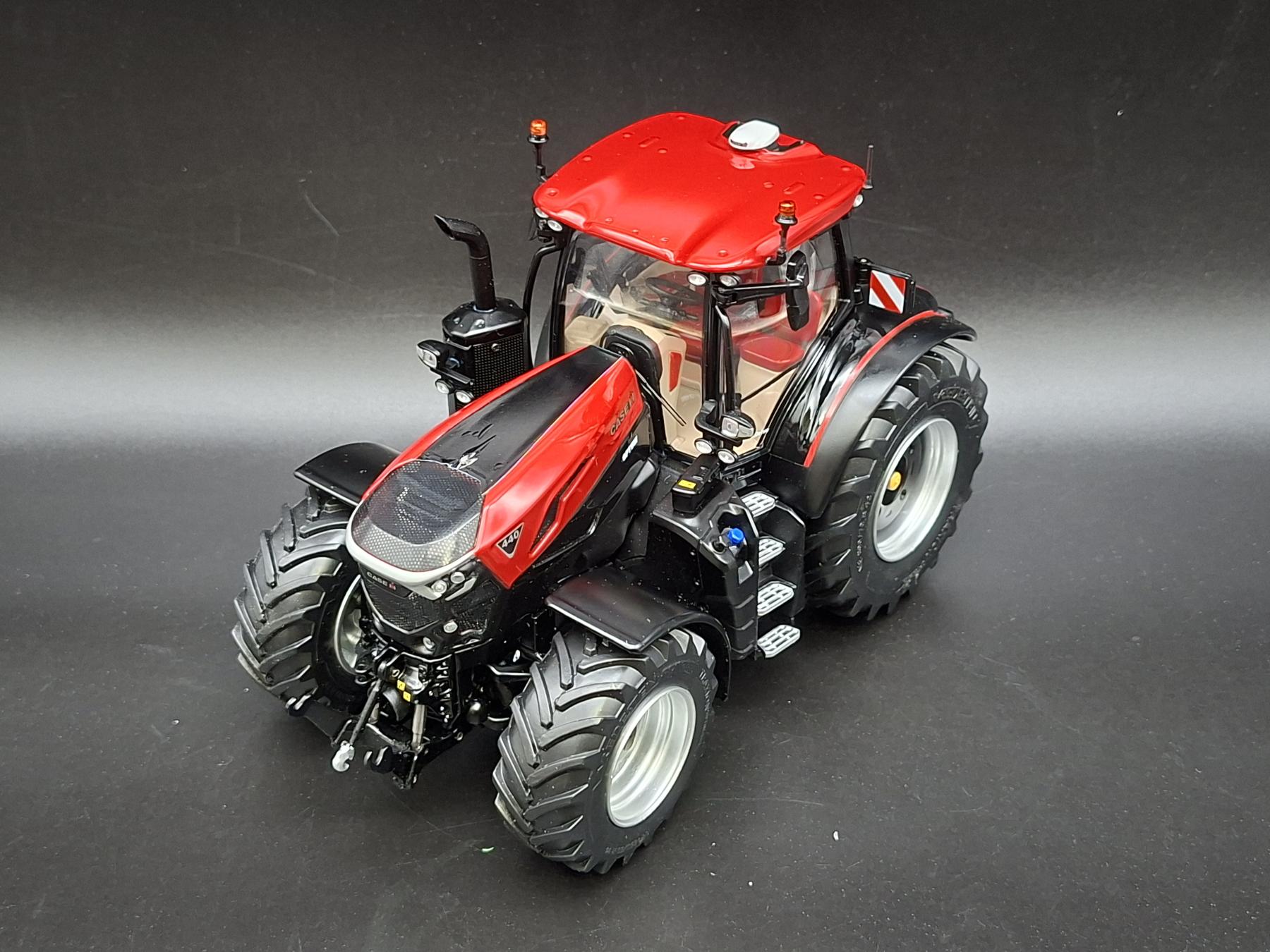CASE IH OPTUM 440 PLATINUM EDITION