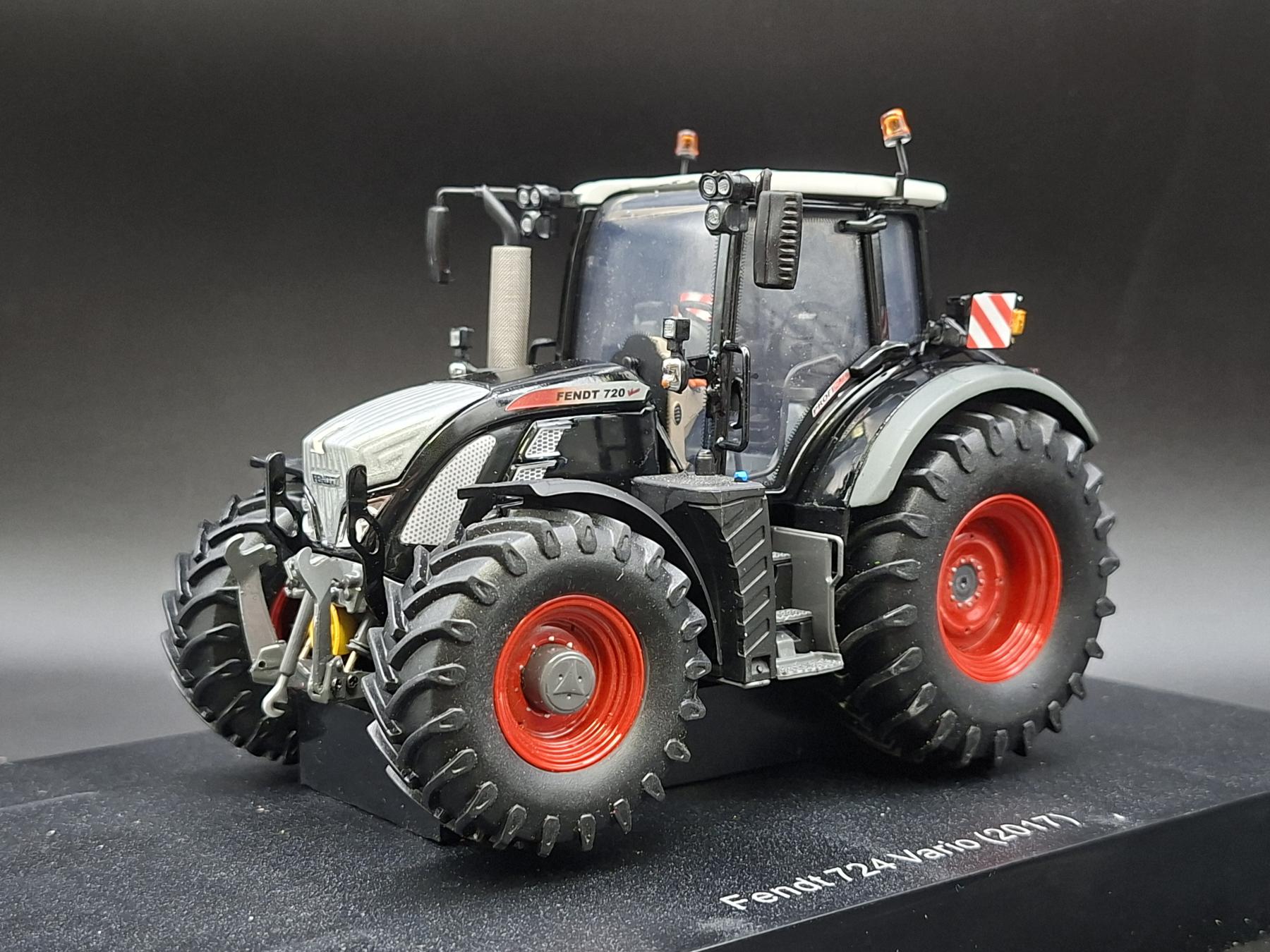 FENDT 724 VARIO BLACK BEAUTY