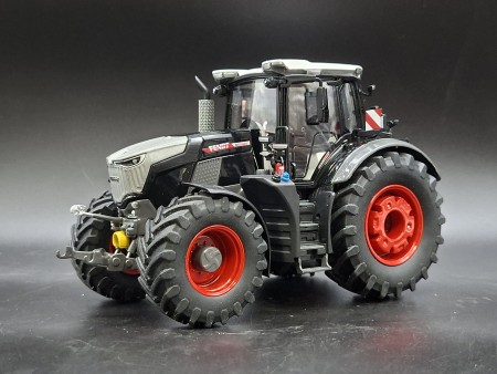 FENDT 832 VARIO BLACK BEAUTY