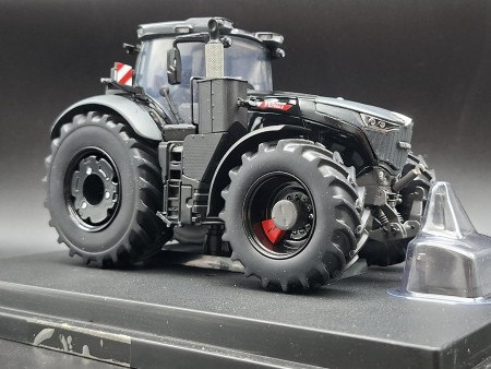 FENDT 1052 VARIO ALL BLACK EDITION