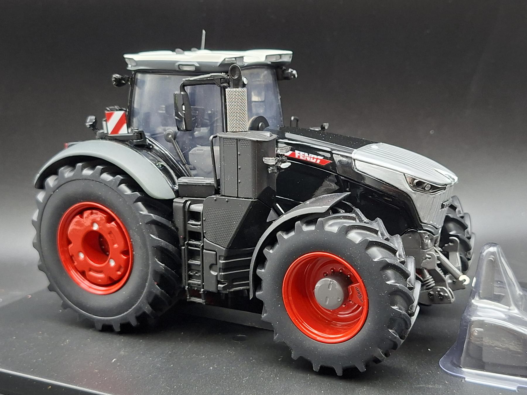 FENDT 1052 VARIO BLACK BEAUTY EDITION