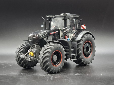 FENDT 832 VARIO ALL BLACK-RED EDITION