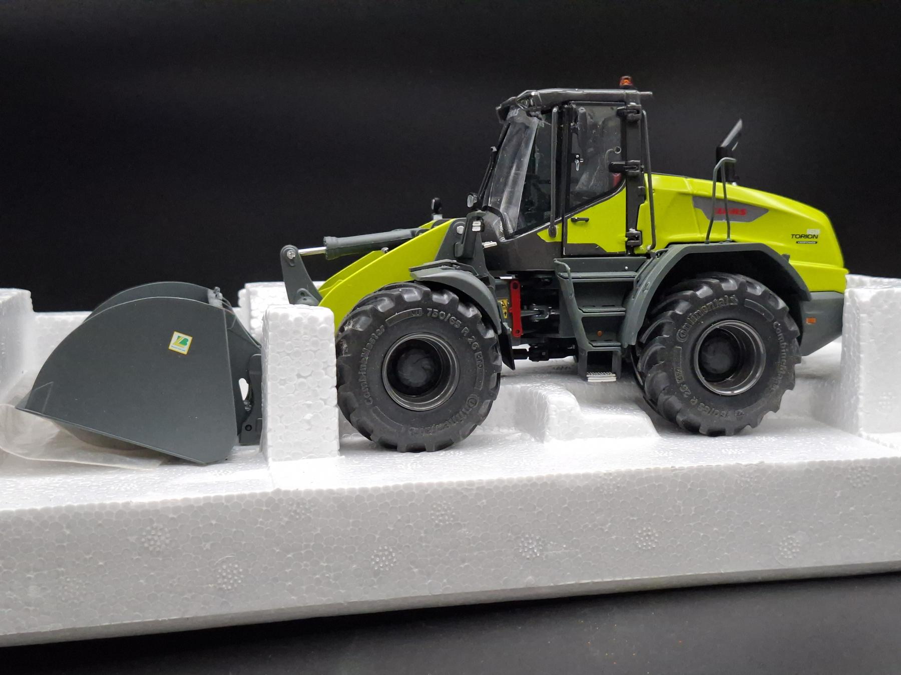 CLAAS TORION NIGHT EDITION