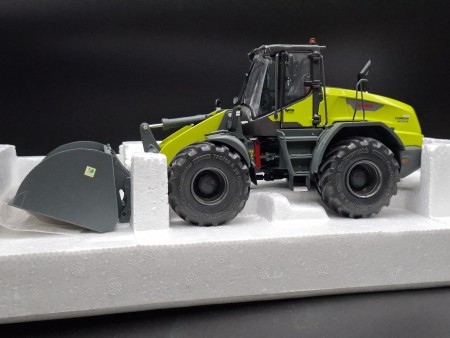 CLAAS TORION NIGHT EDITION