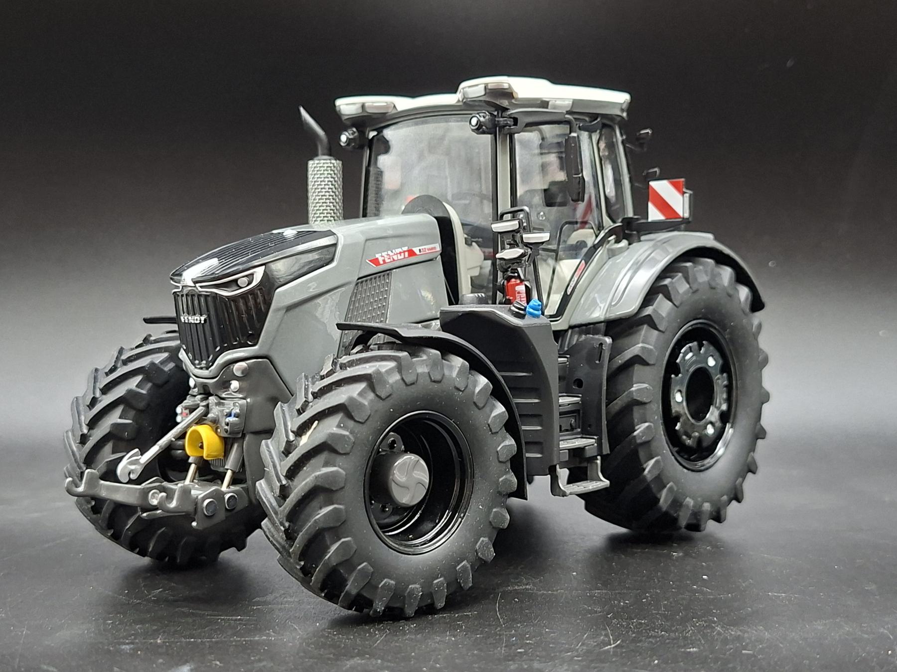 FENDT 832 VARIO GREY RS 