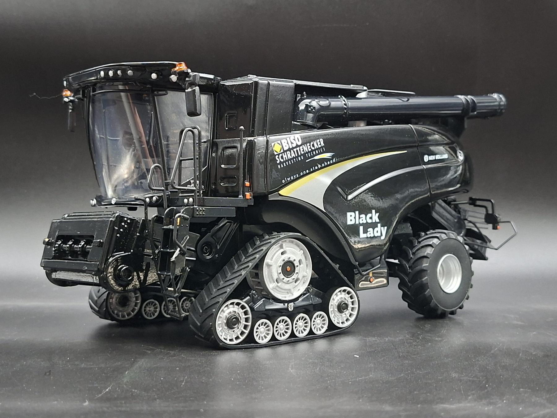 NEW HOLLAND CR 10.90 BLACK LADY