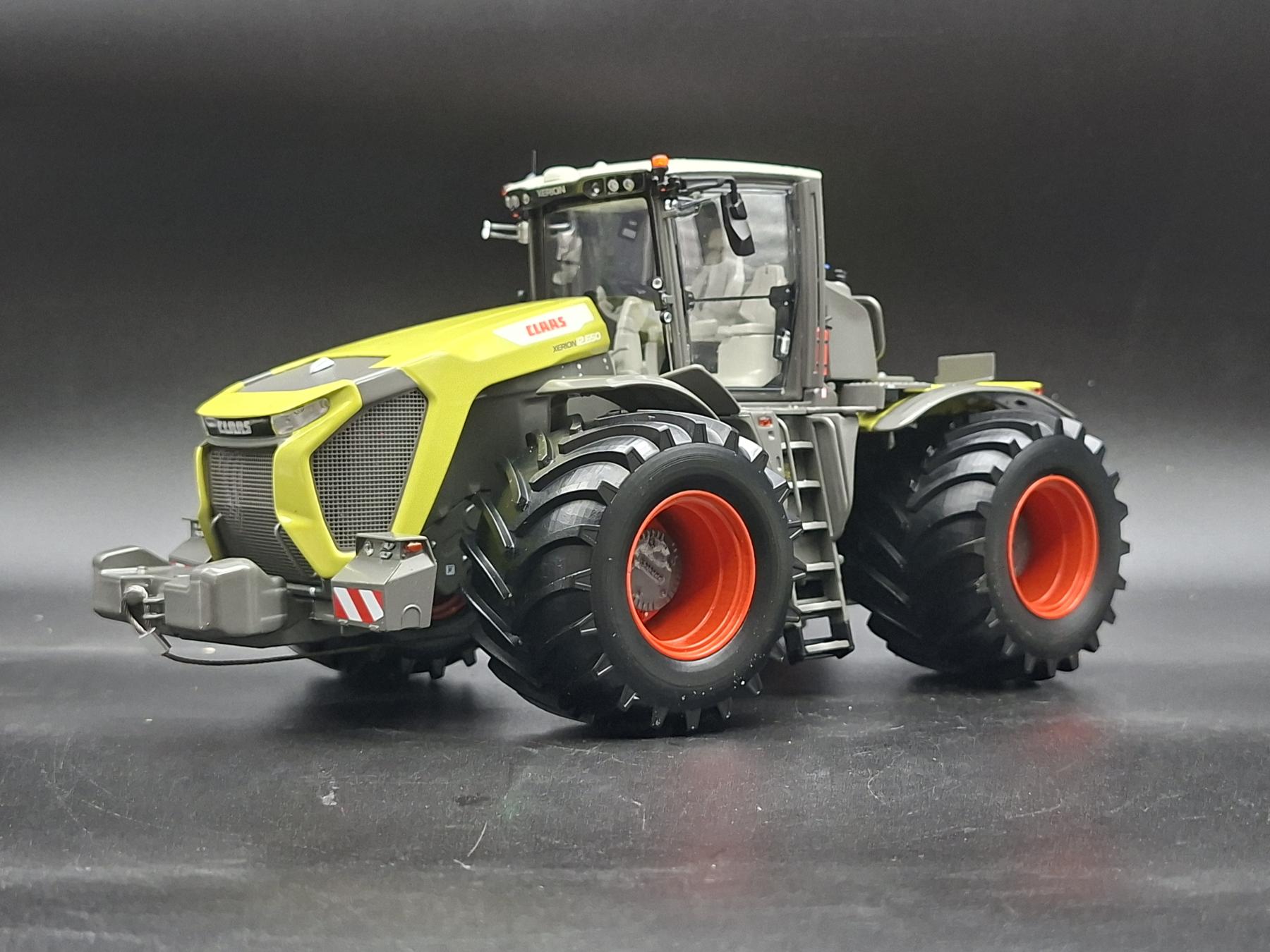 CLAAS XERION RUOTE MAGGIORATE 3D