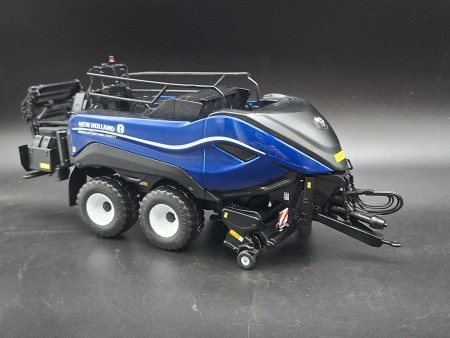 NEW HOLLAND BIG BALLER BLUE POWER