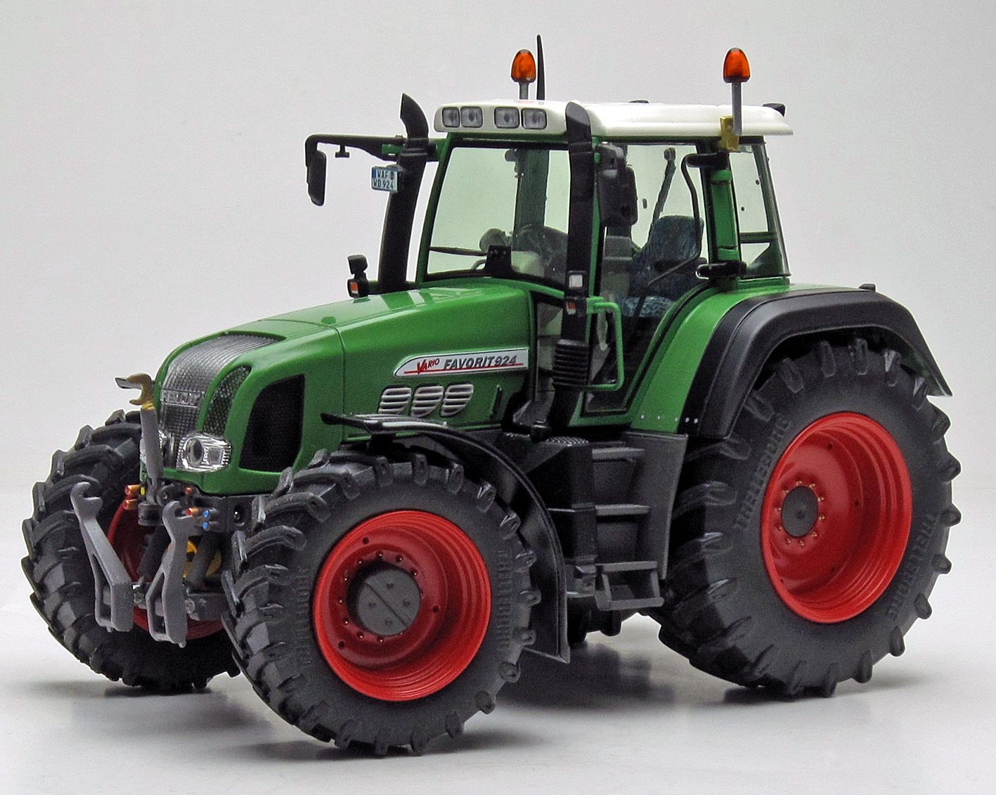 FENDT FAVORIT 924 (2°GEN 1999-2002)