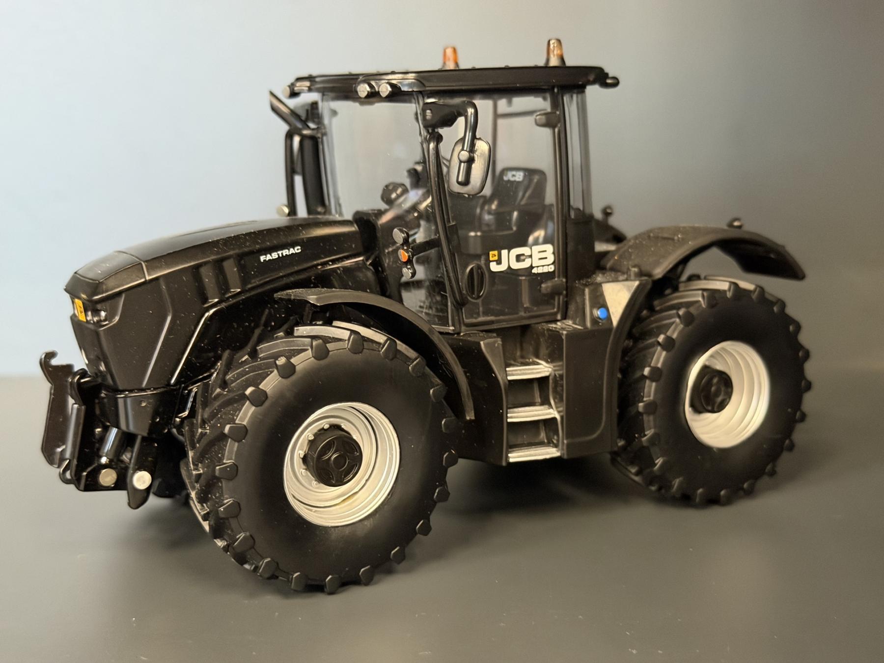 JCB FASTRAC 4220 Black SILVER