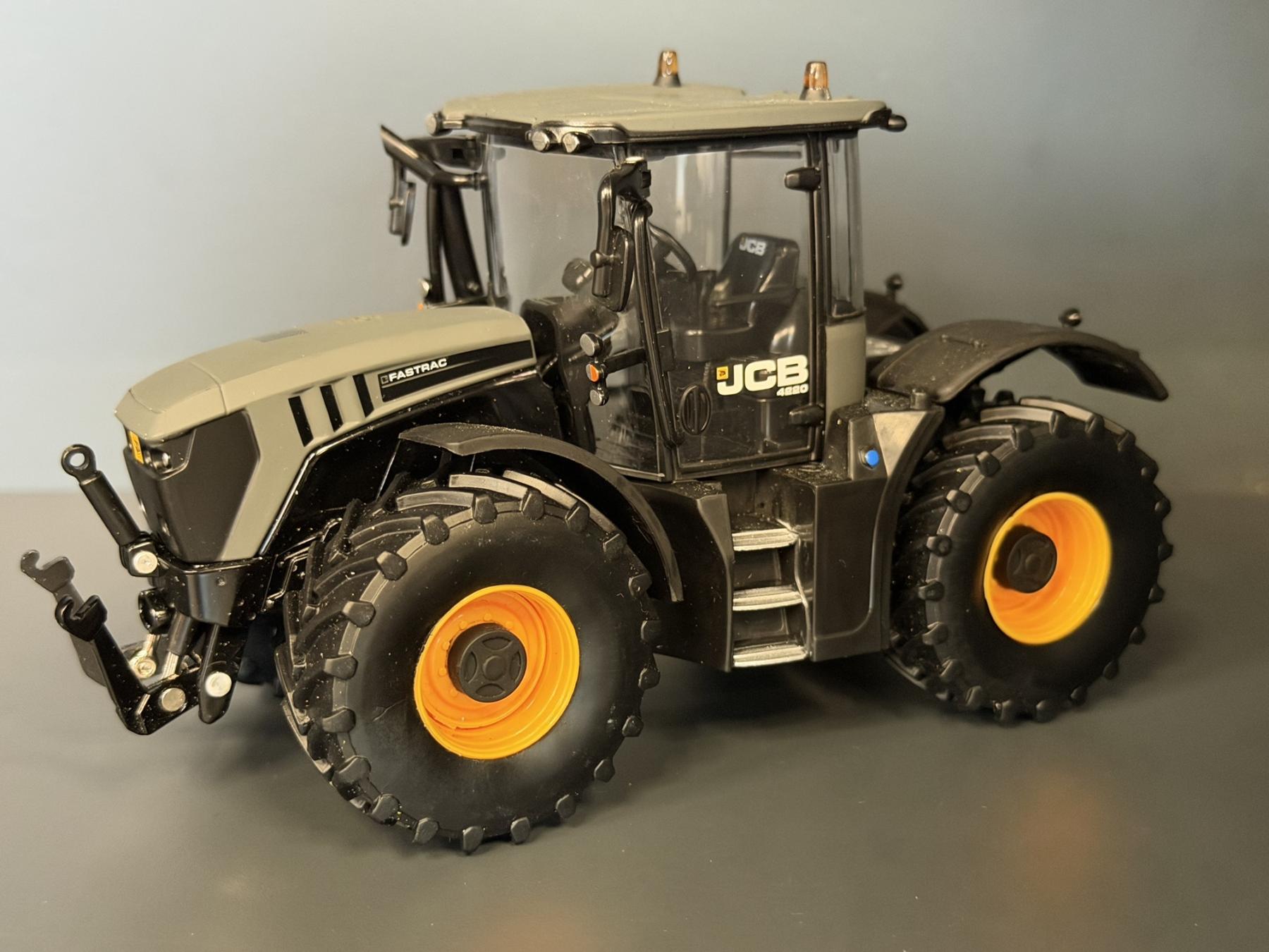 JCB FASTRAC 4220 MATTGREY-YELLOW