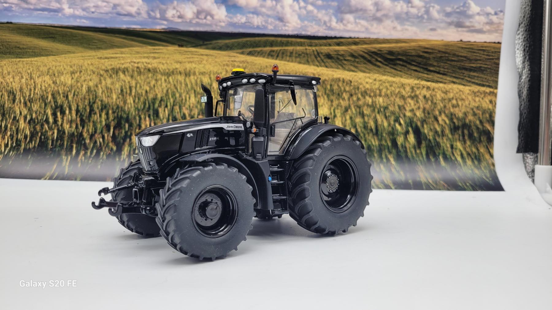 JOHN DEERE 6R 250 ALL BLACK