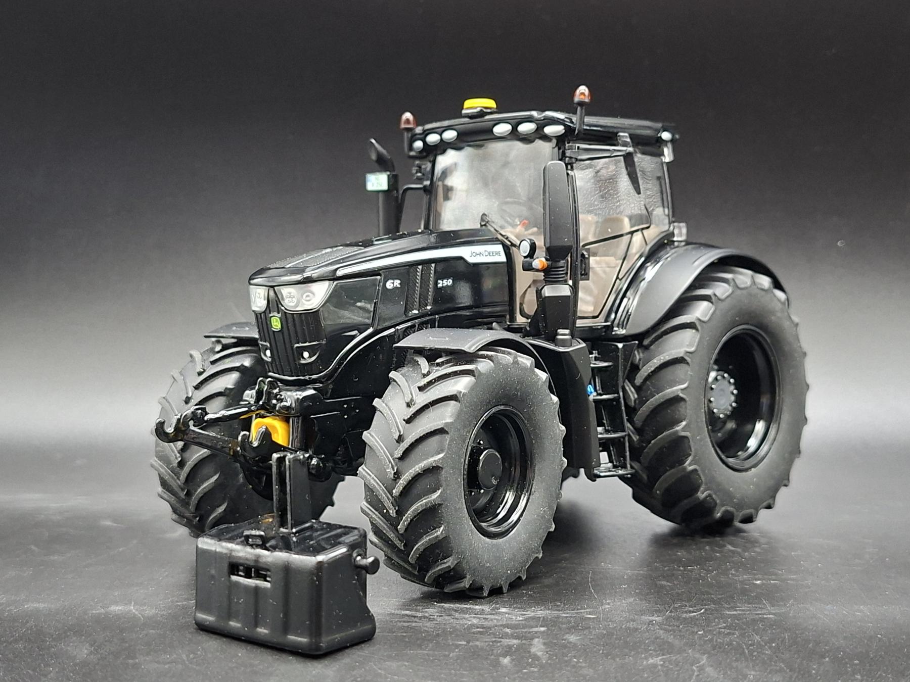 JOHN DEERE 6R 250 ALL BLACK